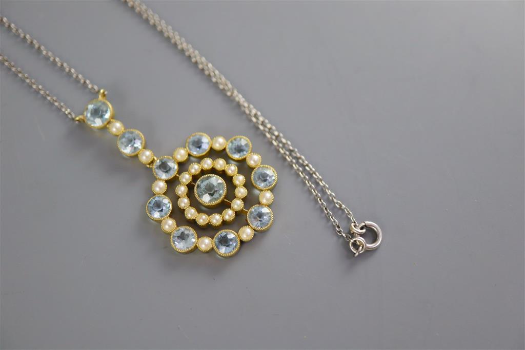 An Edwardian 15ct gold, aquamarine and seed pearl set circular drop pendant necklace,
